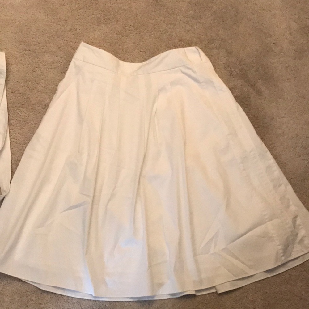 Elie Tahari crisp white pleated skirt- like new